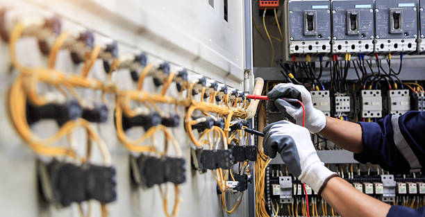 Professional Electrician technician working in Hudson, FL